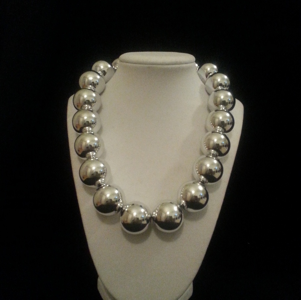 Ladies necklace